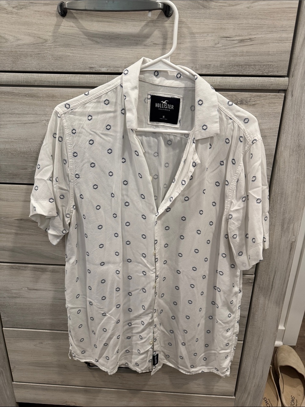 Hollister White Short-Sleeve Button-Up Shirt with Navy Dot Print